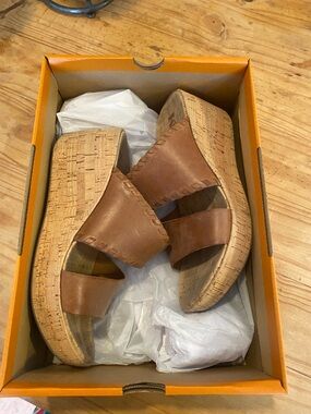 Korks Kendri size 7 wedges!
